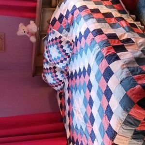 Vintage Patchwork Quilt (Q) w/ 2 Pillows